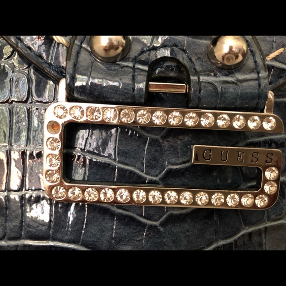 💙GUESS Bag 👜💙 - Picture 2 of 7